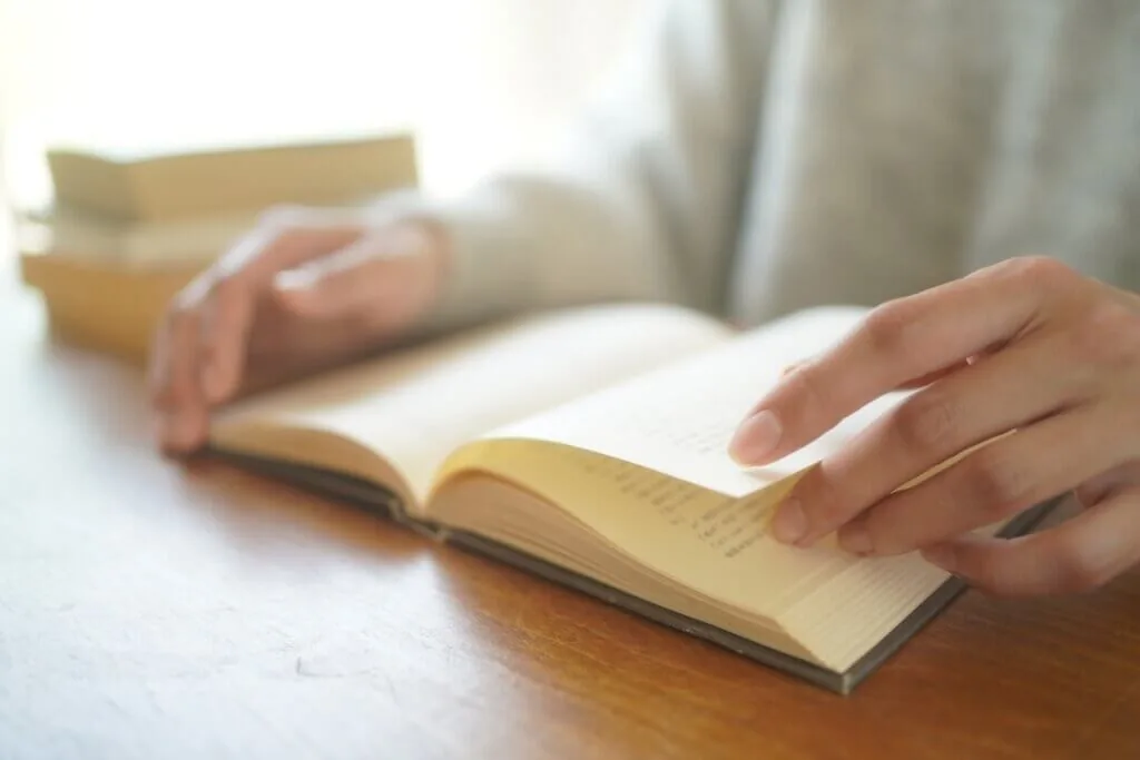 読書する人