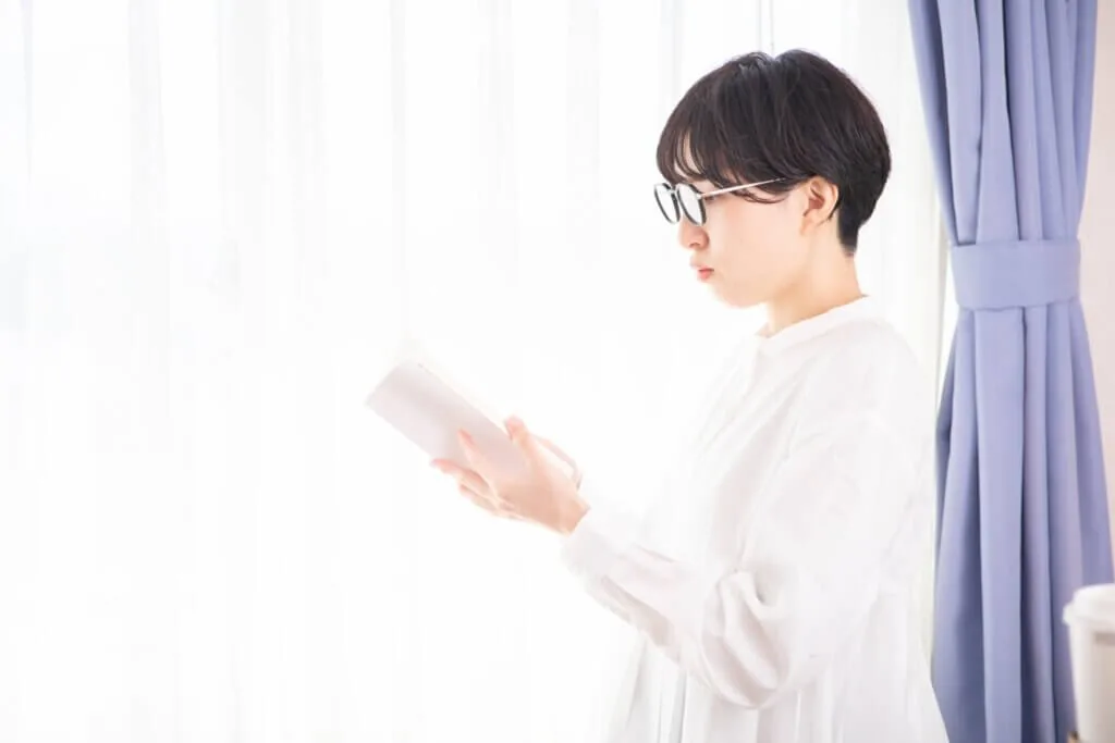 本　読書　女性　勉強　reading